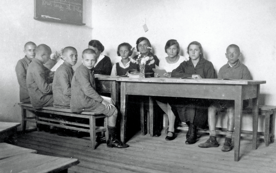 Według danych z przeprowadzonego w 1921 r. spisu powszechnego w całym kraju aż 33,1 proc. osób powyż
