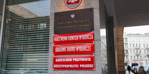 NIK pisze o lawinowym wzoście premii dla najwyższych urzędników. I wskazuje rekordzistów