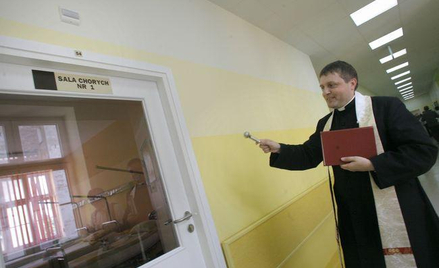 90 tys. zł chciał ateista za udzielenie namaszczenia bez jego zgody.
