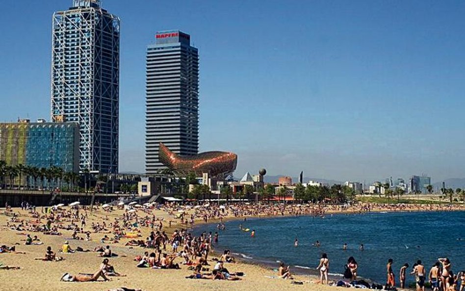 Badani najchętniej wybraliby się na hiszpańskie plaże. Na zdjęciu Barcelona