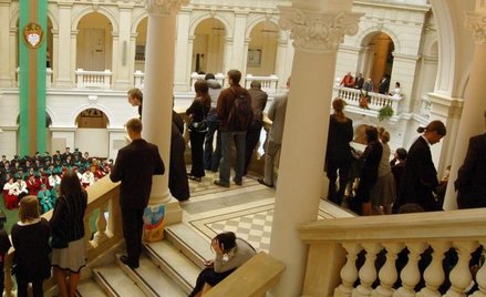 Wyniki badań karier zawodowych absolwentów między innymi Politechniki Warszawskiej pozwolą na zmianę