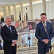 Marszałek Sejmu Szymon Hołownia otwiera wystawę upamiętniającą 35 lat od nawiązania relacji dyplomat