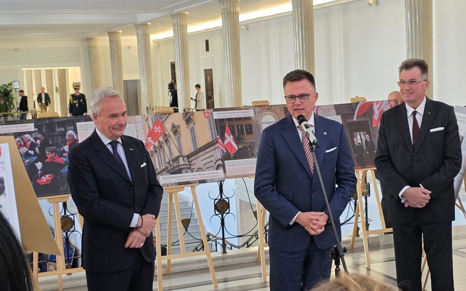 Marszałek Sejmu Szymon Hołownia otwiera wystawę upamiętniającą 35 lat od nawiązania relacji dyplomat