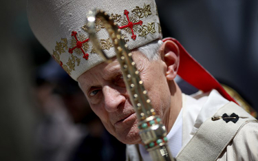 Papież przyjął rezygnację kardynała, który tuszował pedofilię
