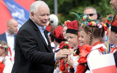 Jarosław Kaczyński podczas pikniku w Stalowej Woli mówił, że trzeba bronić „normalnej rodziny"