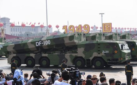 Samobieżna kołowa wyrzutnia z pociskami DF-100, Plac Niebiańskiego Spokoju (Tiananmen)