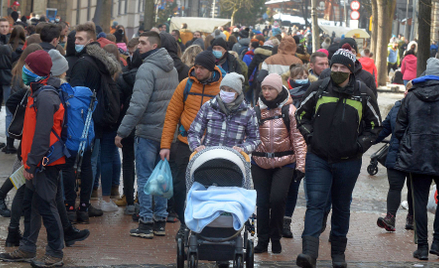 Po zniesieniu części obostrzeń tłumy ruszyły m.in na Krupówki