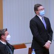 Sędzia Paweł Juszczyszyn (P) i jego pełnomocnik prof. Michał Romanowski (L) na sali Sądu Okręgowego 