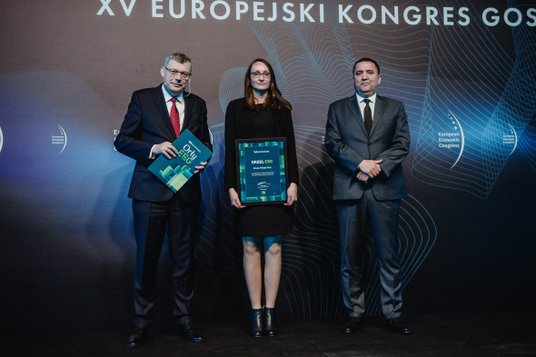 Nagrodę dla Grupy Polsat Plus odebrała Olga Kozłowska, koordynator ds. ESG w Grupie