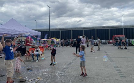 Strefa dla dzieci z gigantycznymi bańkami mydlanymi