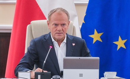Premier Donald Tusk podczas nadzwyczajnego posiedzenia Rady Ministrów w związku z sytuacją powodziow