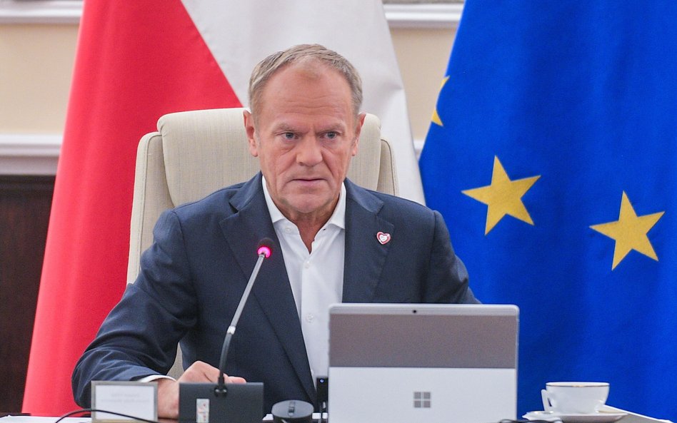 Premier Donald Tusk podczas nadzwyczajnego posiedzenia Rady Ministrów w związku z sytuacją powodziow