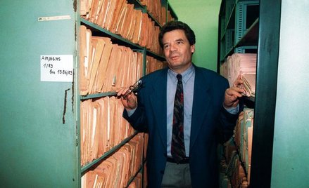 Kustosz prawdy o totalitaryzmie: Joachim Gauck w piwnicach Urzędu ds. Akt Stasi w Halle, 1992 rok