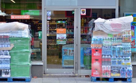 Małe sklepy sprzedają aż 47 proc. napojów. Mogą uniknąć kaucji