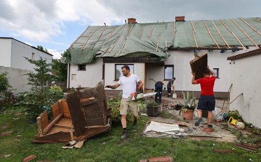 Usuwanie szkód po nawałnicy w Balcarzowicach