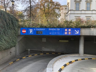 Wjazd na parking pod Placem Krasińskich