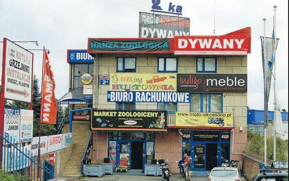 Dom jak słup ogłoszeniowy i nośnik reklamowy