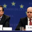 Przewodni- czący Komisji Europejskiej José Barroso i premier Szwecji Fredrik Reinfeldt wspierali się