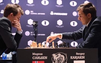 Carlsen kontra Karjakin. Po dwóch partiach w Nowym Jorku jest remis 1:1.