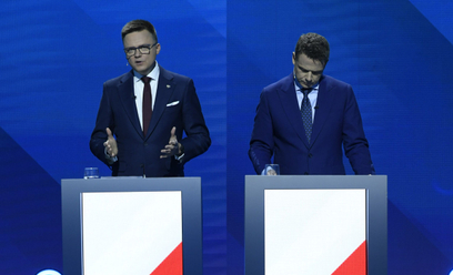 Szymon Hołownia i Rafał Trzaskowski podczas debaty w TVP