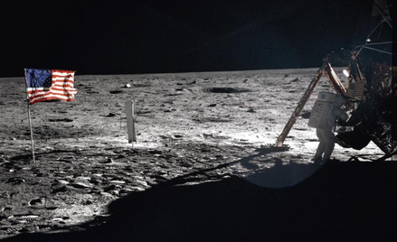 Andrew Smith. Księżycowy pył czyli lądowanie Apollo 11 na Księżycu faktycznie zostało wyreżyserowane