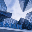 Rajd na akcjach banków mimo kosztu franków