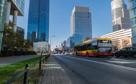 Docelowo, ulica Grzybowska ma zyskać dwie nitki po jednym pasie ruchu na odcinku od Towarowej do ale