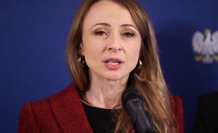 Wokół decyzji ministerki Agnieszki Dziemianowicz-Bąk toczy się dyskusja