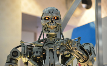 Wizja buntu inteligentnych maszyn niczym z „Terminatora” zaburza obraz technologii AI oraz wyzwań, p