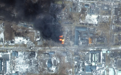 Zniszczenia po rosyjskim ostrzale w mieście Mariupol, zdjęcie satelitarne z 12 marca