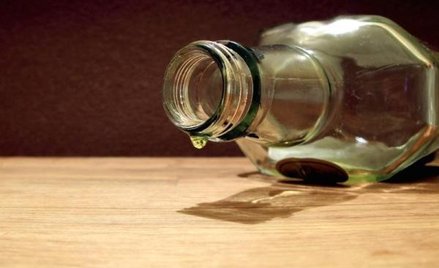 Pijani rodzice. A dzieci też piły alkohol?