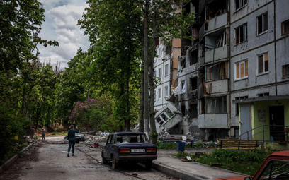 Zniszczone budynki mieszkalne w Charkowie
