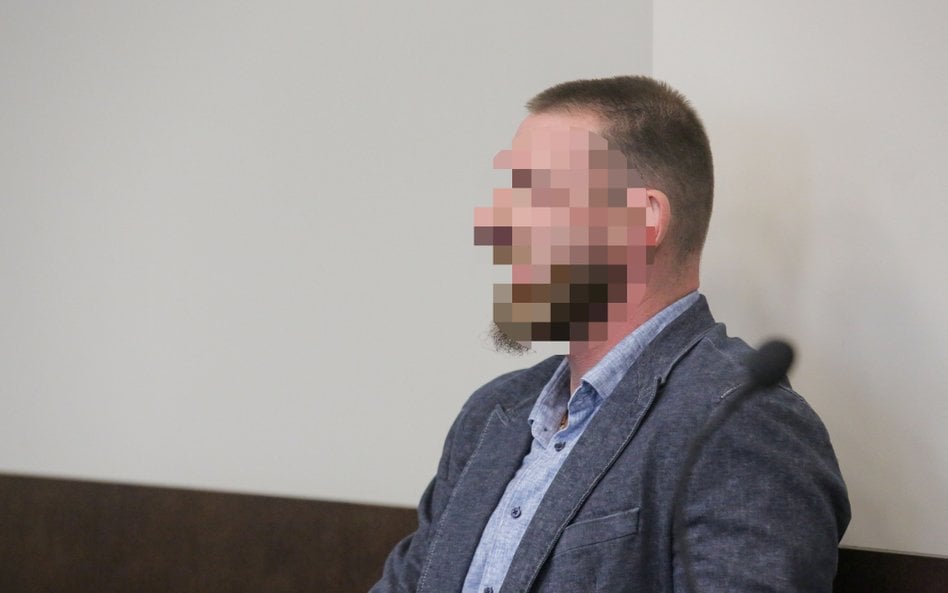 Mec. Paweł K. na sali sądu