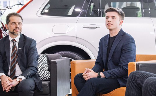 Od lewej: Stanisław Dojs, PR Manager Volvo Car Poland i Maksymilian Paczyński