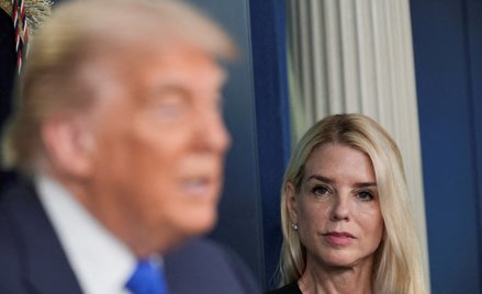 Prokurator generalna USA Pam Bondi podczas przemówienia Donalda Trumpa