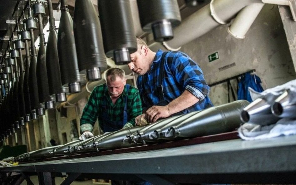 Po ataku Rosji na Ukrainę Zachód zaczął zwiększać swoje zdolności produkcji amunicji artyleryjskiej