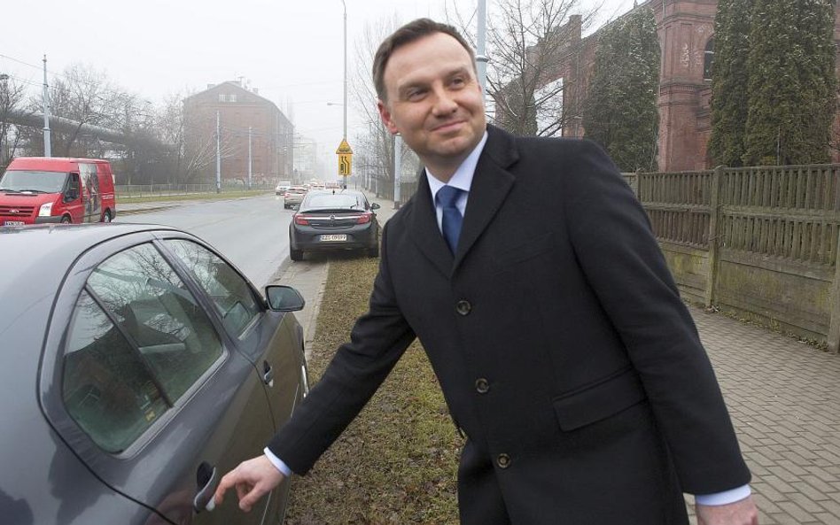 Prezydent Duda i rząd będą jechać na prąd