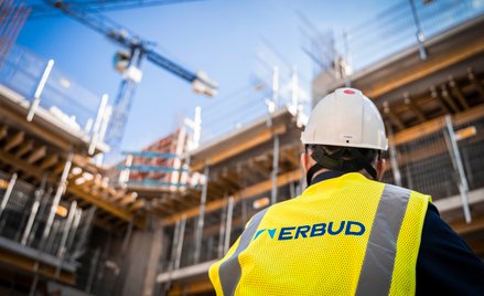 Erbud wycofuje się z budownictwa modułowego. Grupa stawia na OZE i infrastrukturę