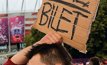Nie brakowało kibiców chcących kupić na czarno bilet na mecz Polska – Grecja
