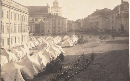Karol Beyer. Plac Zamkowy z namiotami wojska rosyjskiego stacjonującego przed Zamkiem Królewskim w W