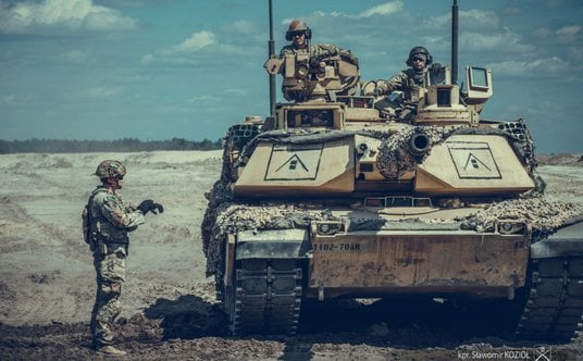 Amerykański czołg M1 Abrams w trakcie ćwiczeń w Polsce.