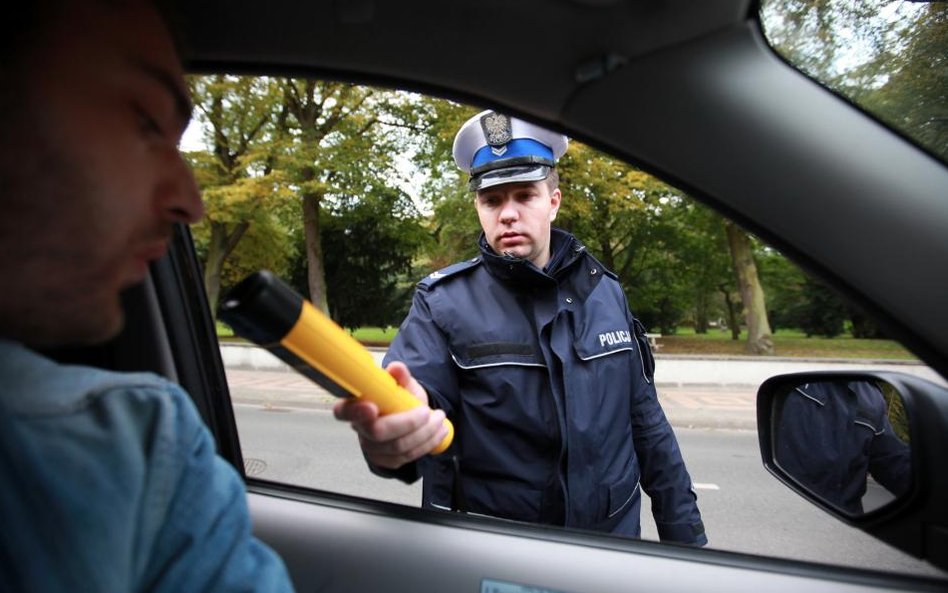 Przepisy o obligatoryjnym przepadku pozbawiają obywatela konstytucyjnego prawa do rozpatrzenia jego 