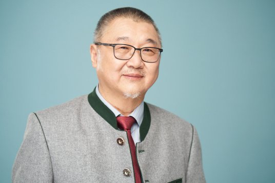 SAMSON FUNG. pełni funkcję chief medical officer w Molecure. Ma ponad 20-letnie doświadczenie zdobyt
