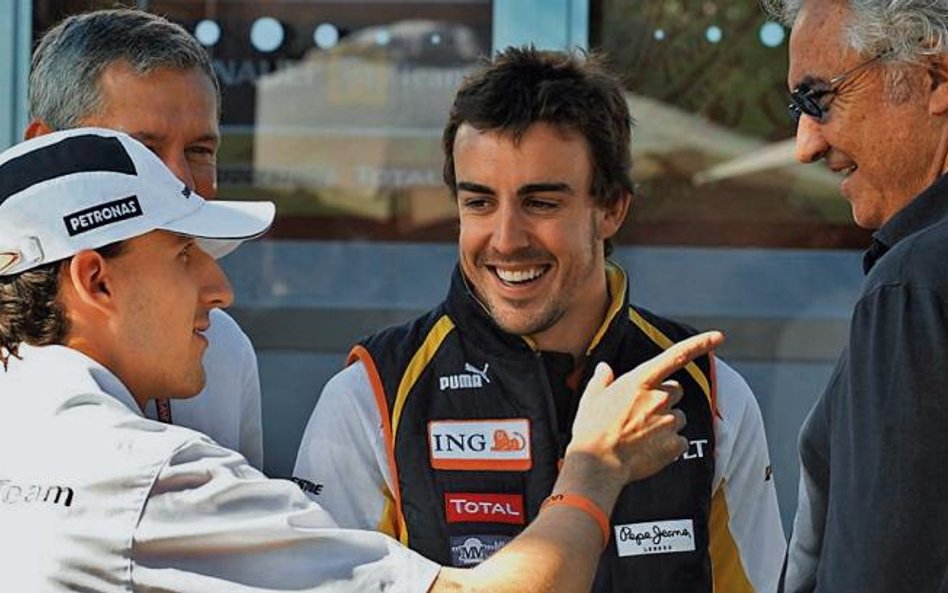 Robert Kubica, dwukrotny mistrz świata Fernando Alonso (w środku) i szef Renault Flavio Briatore