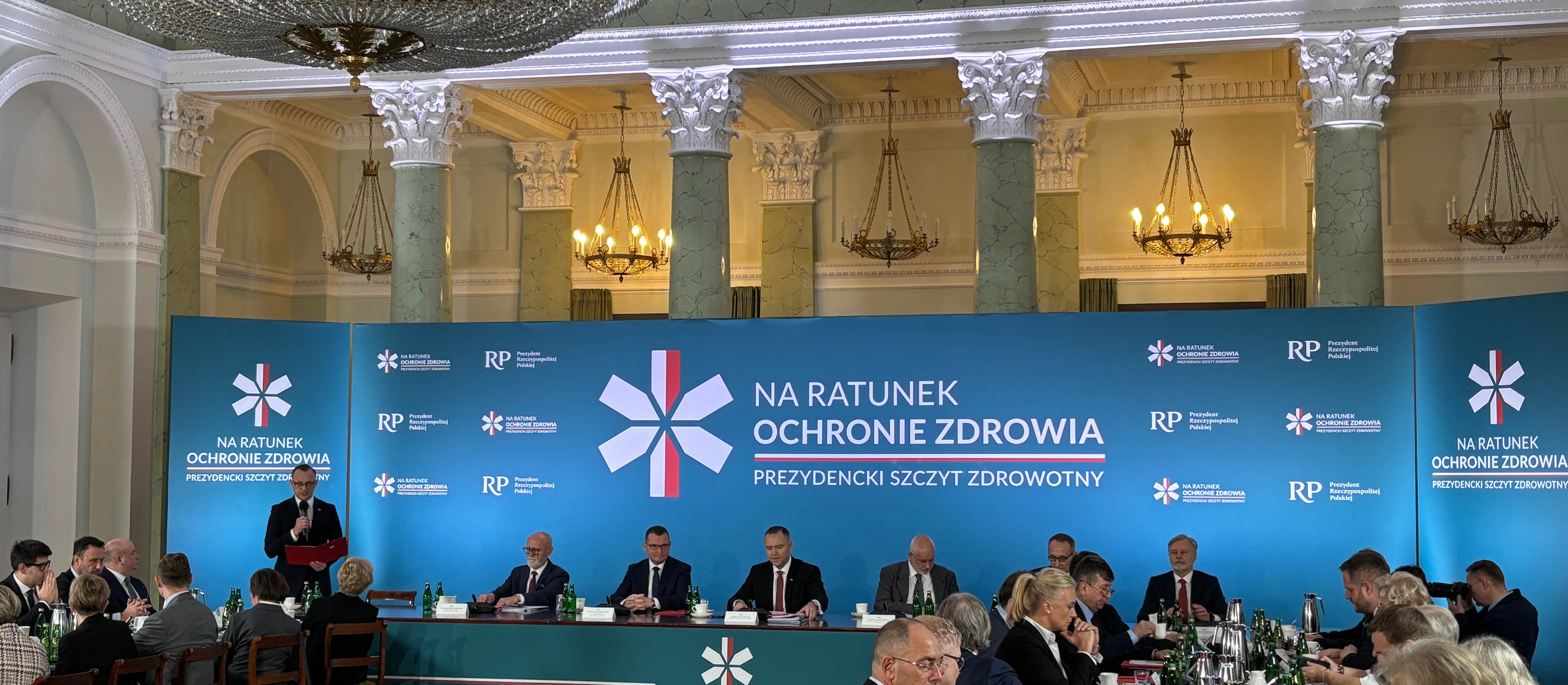 Prezydent staje po stronie pracowników służby zdrowia