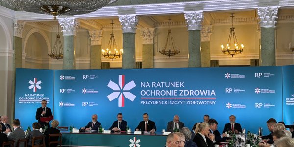 Prezydent staje po stronie pracowników służby zdrowia