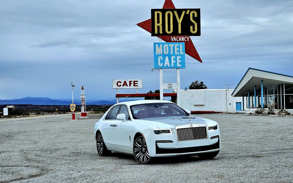 Roy's Motel and Café to dzisiaj mała stacja benzynowa przy drodze 66, w mieście Amboy na pustyni Moj