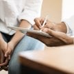 Eksperci wskazują konkretne sytuacje, w których lekarz powinien rozważyć ograniczenie lub zakończeni