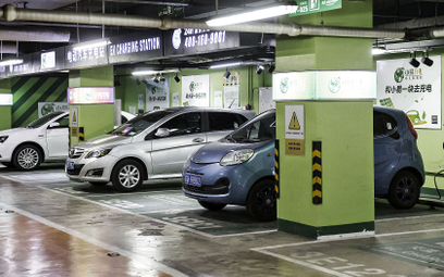Spadek sprzedaży aut elektrycznych w Chinach
