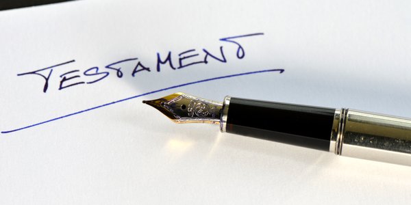 Wiek spadkodawcy nie dyskwalifikuje napisanego testamentu. Ważna decyzja Sądu Najwyższego